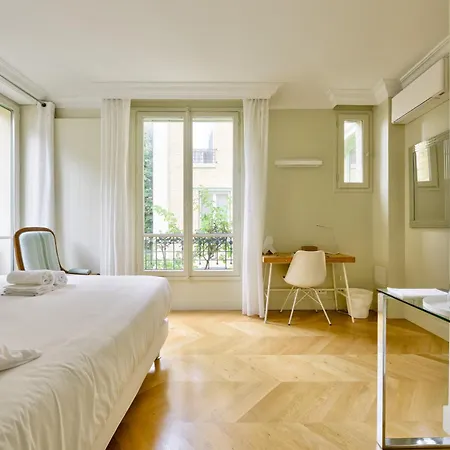 La D'auteuil, 16 Alloggio in famiglia *